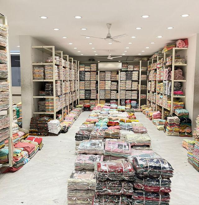 Wholesale fashion inventory for offline B2B sourcing